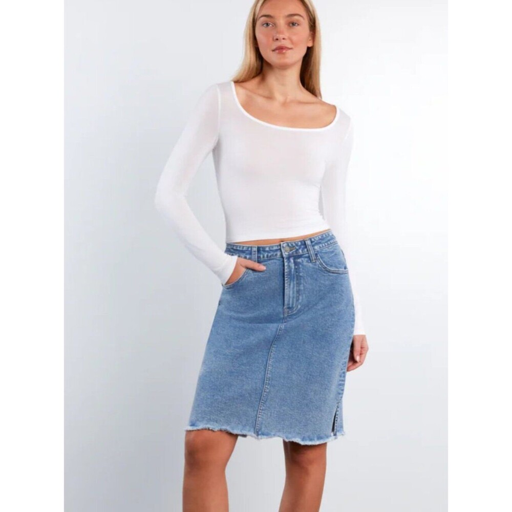 Chico's Stretch Denim Frayed Hem Pencil Skirt Size 0 (US 4)